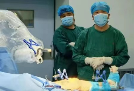 鴻鵠?云南行 | 昭通市第二人民醫(yī)院完成兩例連臺機器人輔助TKA手術(shù)