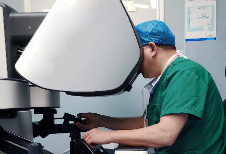 微創(chuàng)?圖邁?腔鏡機(jī)器人成功完成首例國(guó)產(chǎn)機(jī)器人單孔手術(shù)