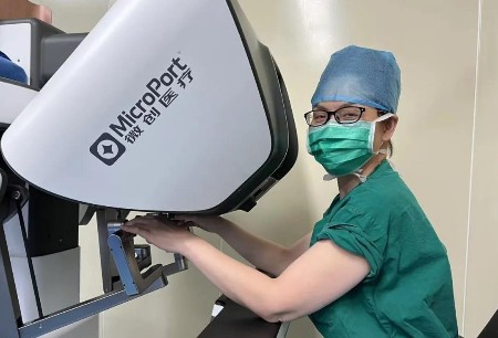 微創(chuàng)?圖邁?腔鏡手術機器人在復旦大學附屬婦產(chǎn)科醫(yī)院完成華東區(qū)首例婦科臨床試驗入組