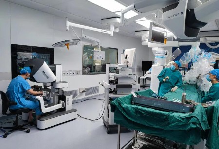 微創(chuàng)?圖邁?單臂腔鏡手術機器人完成首例單孔腹腔鏡手術