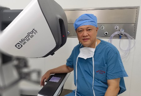 微創(chuàng)?圖邁?在哈醫(yī)大四院完成全國首例國產(chǎn)機器人聯(lián)合膽道鏡膽囊切除及膽總管取石術(shù)