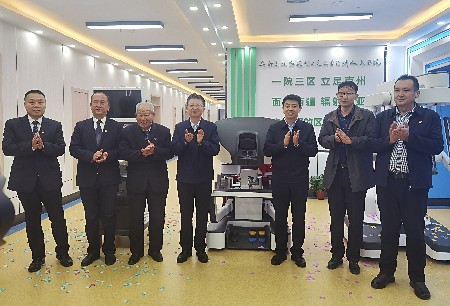 國產(chǎn)微創(chuàng)?圖邁?腔鏡手術(shù)機器人落戶新疆克州人民醫(yī)院