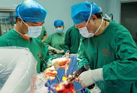 鴻鵠?云南行|微創(chuàng)?機器人輔助TKA多中心研究首例手術(shù)在大理市第一人民醫(yī)院順利完成