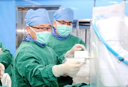 R-ONE?血管介入手術(shù)機器人完成華南地區(qū)首例注冊臨床試驗