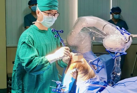 鴻鵠?云南行 | 微創(chuàng)?機(jī)器人輔助TKA多中心研究——紅河州首例！第九二六醫(yī)院成功開(kāi)展機(jī)器人輔助下全膝關(guān)節(jié)置換手術(shù)