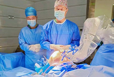 鴻鵠?云南行 | 微創(chuàng)?機(jī)器人輔助TKA多中心研究——民族大市普洱首例！927醫(yī)院成功開(kāi)展機(jī)器人輔助下全膝關(guān)節(jié)置換術(shù)