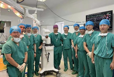 微創(chuàng)?鴻鵠?骨科手術(shù)機器人在第九二〇醫(yī)院順利完成首例全髖關(guān)節(jié)置換手術(shù)