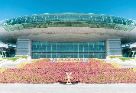 微創(chuàng)?機(jī)器人精彩亮相中國(guó)—亞歐博覽會(huì)，中國(guó)智造屢創(chuàng)記錄令世人贊嘆