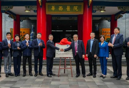 微創(chuàng)?機(jī)器人攜手華西醫(yī)院共建機(jī)器人手術(shù)培訓(xùn)中心，推動西南地區(qū)5G智慧醫(yī)療進(jìn)程