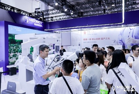 獲央視等權(quán)威媒體關(guān)注，微創(chuàng)?機(jī)器人亮相2023世界機(jī)器人大會(huì)