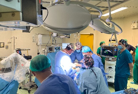 歐洲首例！鴻鵠?機(jī)器人在希臘成功完成首例TKA手術(shù)及單日三連臺(tái)
