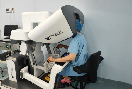 女子罹患巨大子宮肌瘤似懷孕，圖邁?完成海南婦科“首秀”成功“拆彈”