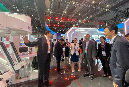 圖邁?機(jī)器人亮相進(jìn)博會(huì)“中國(guó)館”，與中國(guó)空間站、C919等同臺(tái)展現(xiàn)“中國(guó)智造”魅力