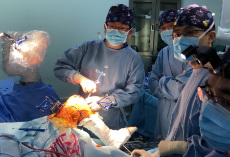 上海產(chǎn)學(xué)研獎揭曉！國產(chǎn)鴻鵠?手術(shù)機(jī)器人與核電高溫氣冷堆項(xiàng)目同獲特等獎