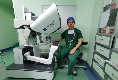 甘肅首例！圖邁?輔助實(shí)施高難度小兒外科“腹腔鏡下輸尿管膀胱吻合術(shù)”