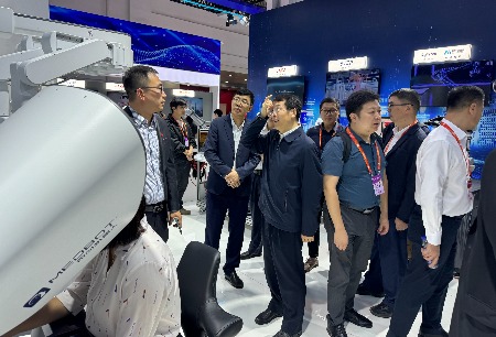 向全球傳遞“中國(guó)品牌”手術(shù)機(jī)器人實(shí)力，微創(chuàng)?機(jī)器人精彩亮相中國(guó)品牌日