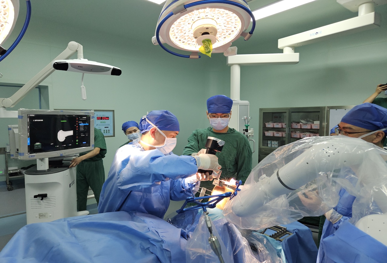 鴻鵠之“智”，騏驥之“躍”——鴻鵠? 機(jī)器人助力邵武市立醫(yī)院骨科手術(shù)快速走向智能化、精準(zhǔn)化、微創(chuàng)化、個(gè)體化