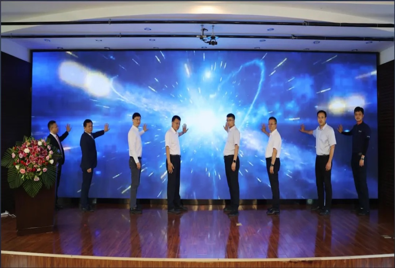 內(nèi)蒙古自治區(qū)首臺國產(chǎn)腔鏡手術(shù)機(jī)器人開機(jī)，圖邁?助包頭市打造醫(yī)療高地邁上新臺階！