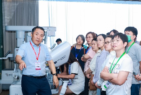 2024中國醫(yī)師協(xié)會婦產(chǎn)科醫(yī)師大會盛大召開，微創(chuàng)?機(jī)器人舉辦培訓(xùn)會助力婦產(chǎn)科機(jī)器人手術(shù)普及！