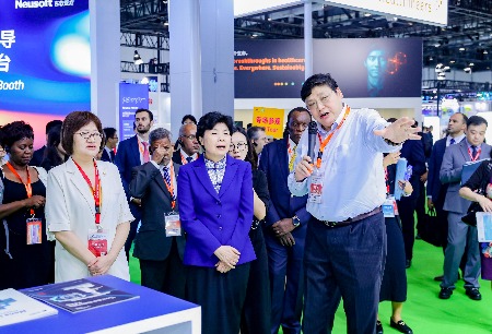 微創(chuàng)?機(jī)器人亮相第30屆中國國際醫(yī)用儀器設(shè)備展覽會(huì)暨技術(shù)交流會(huì)，打造國產(chǎn)手術(shù)機(jī)器人商業(yè)化“新樣板”！