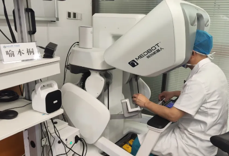 江西首例！跨越1700公里與50分鐘時(shí)差，圖邁?機(jī)器人讓“隔空手術(shù)”成為現(xiàn)實(shí)