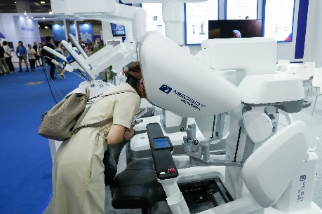 【新質(zhì)生產(chǎn)力看張江】財(cái)聯(lián)社：微創(chuàng)?機(jī)器人拿下超10臺訂單，國產(chǎn)手術(shù)機(jī)器人如何征服海外