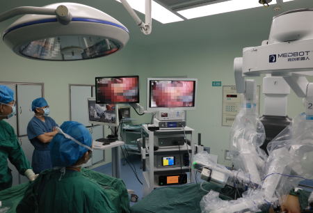 4600公里外，浙江省人民醫(yī)院張大宏教授操刀！阿克蘇地區(qū)第一人民醫(yī)院成功開(kāi)展兩例5G遠(yuǎn)程機(jī)器人手術(shù)