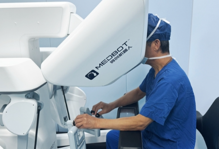 浦東新區(qū)公利醫(yī)院完成第100例圖邁?機(jī)器人手術(shù)，學(xué)員培訓(xùn)覆蓋亞歐拉美9國(guó)