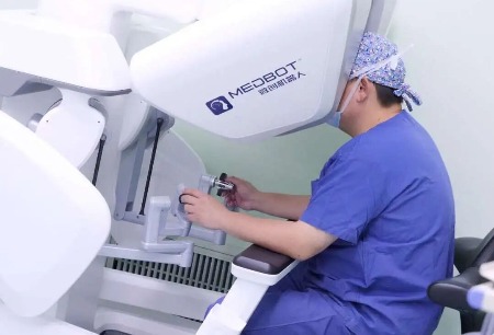 國(guó)產(chǎn)首次！上海市肺科醫(yī)院圖邁?機(jī)器人單中心、單專(zhuān)業(yè)手術(shù)突破1000例！