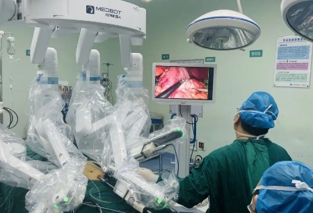 圖邁?手術(shù)機(jī)器人再顯威！在阿克蘇地區(qū)第一人民醫(yī)院，胰腺“珠峰”手術(shù)也能微創(chuàng)“智”愈！